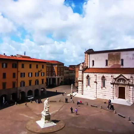 Piazza Dante Alighieri * גרוסטו
